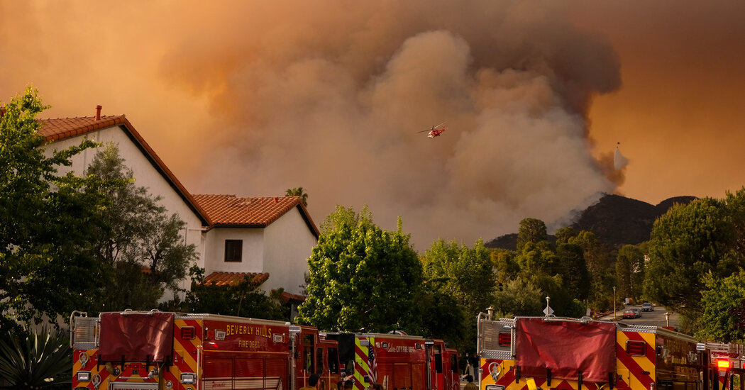 Palisades Fire Prompts Evacuation Order of 500 Homes