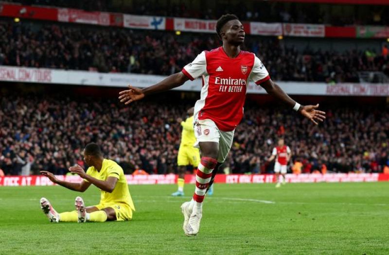Smith-Rowe and Saka goals keep Arsenal in top four hunt : The standard Sports