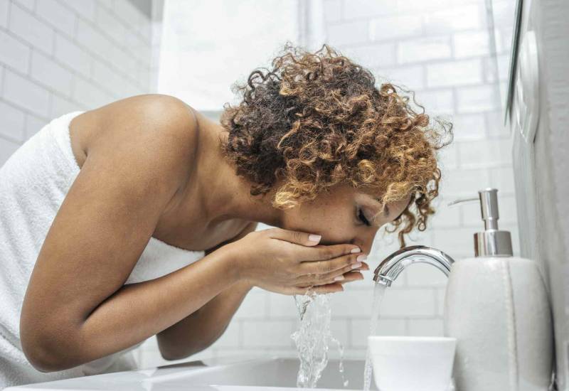 How you can take care of your skin without using skincare products Eve woman