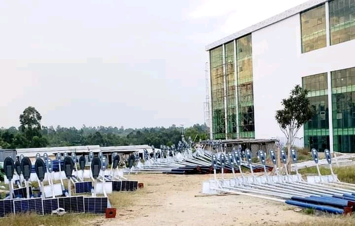 Hamptons hospital to distribute solar-powered streetlights worth Shs1 bn