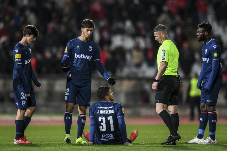 Portuguese league discuss 'disgrace' after team starts with nine men