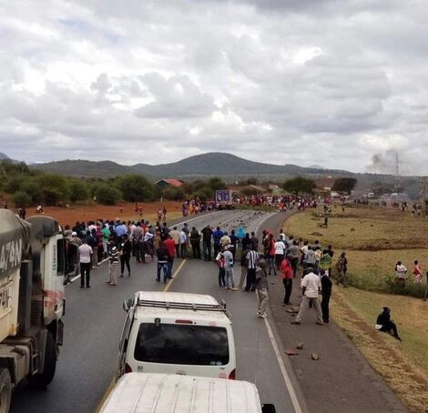 Motorists were stuck on Mombasa Raod after Masimba area residents protested against wildlife invasion on Thursday, June 2, 2022
