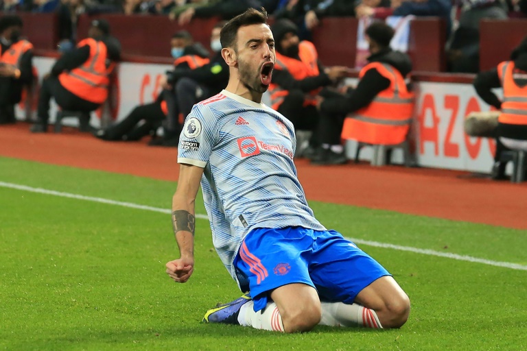 Fernandes signs new Man Utd deal till 2026