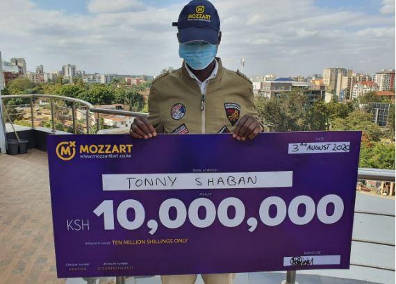 Nakuru family man wins Sh10 million on MozzartBet, hides face while receiving dummy cheque : The standard Sports