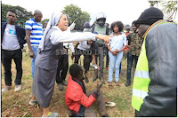 Catholic Nuns rescue a thug from being lynched in Nairobi, KIUNA would just have passed with this tinted Range Rover (PHOTOs)