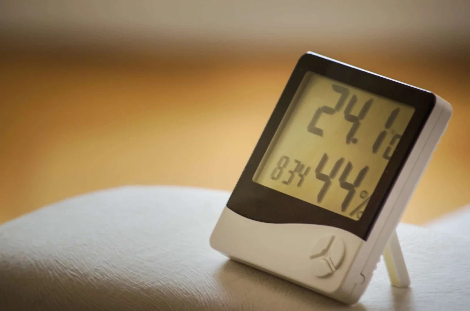 Temperature Data Loggers vs. Humidity Data Loggers: What’s the Difference?