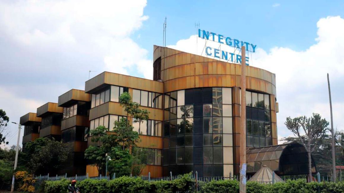 State officers in graft probe to lose pay, perks in Bill