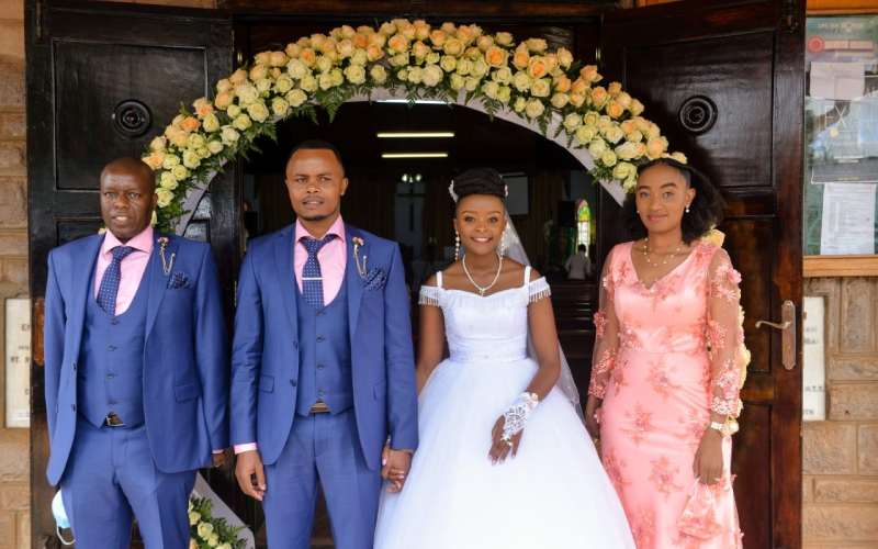Number of wedding attendees reviewed from 15 to 100