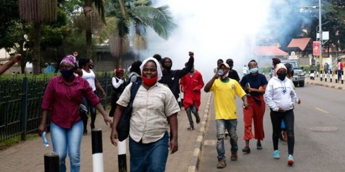 Youths Storm Govt Office Demanding Employment [VIDEO]