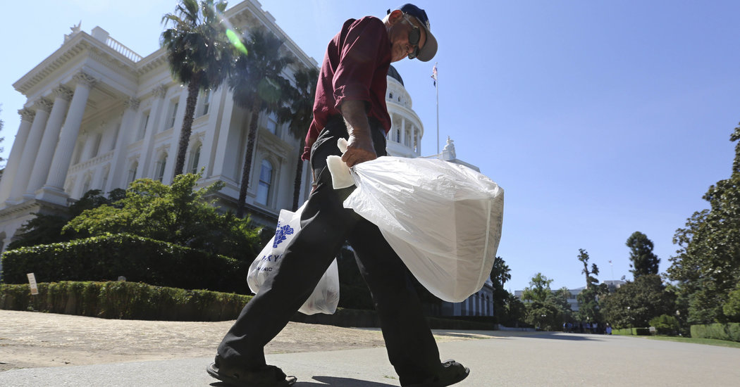 California Lifts Ban on Plastic Bags Amid Virus Concerns