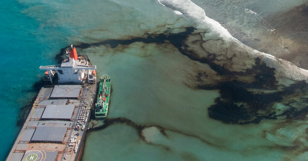 2 Ship Officers Plead Guilty to Light Charges in Mauritius Oil Spill