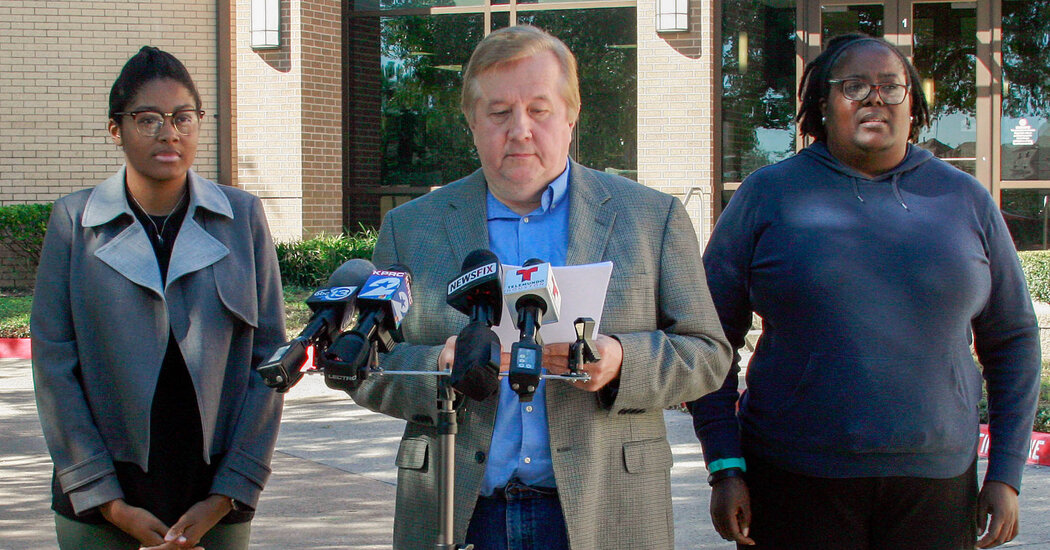 Texas Student Who Protested Pledge of Allegiance Gets $90,000 in Settlement