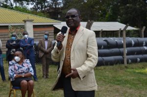 Governor Murungi issues 8000 water tanks – Kenya News Agency