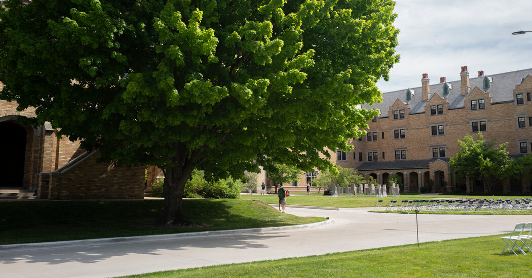 For Colleges, Coronavirus Vaccine Mandates Often Depend on Which Party Is in Power
