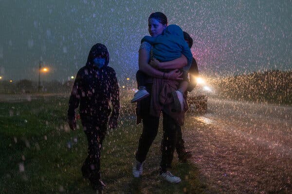 An asylum seeker and her children were followed by a Texas Highway Patrol officer as they looked for cover after crossing the border last week.