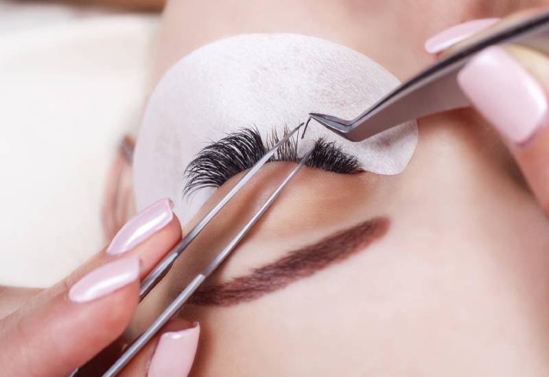 Everything you need to know about eyelash extensions Eve woman
