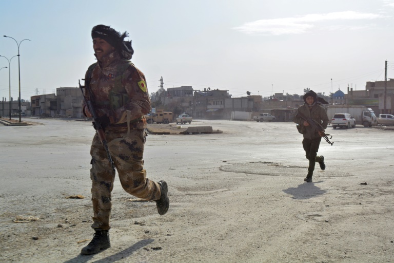 Jihadist fighters holed up with minors in Syria prison » Capital News