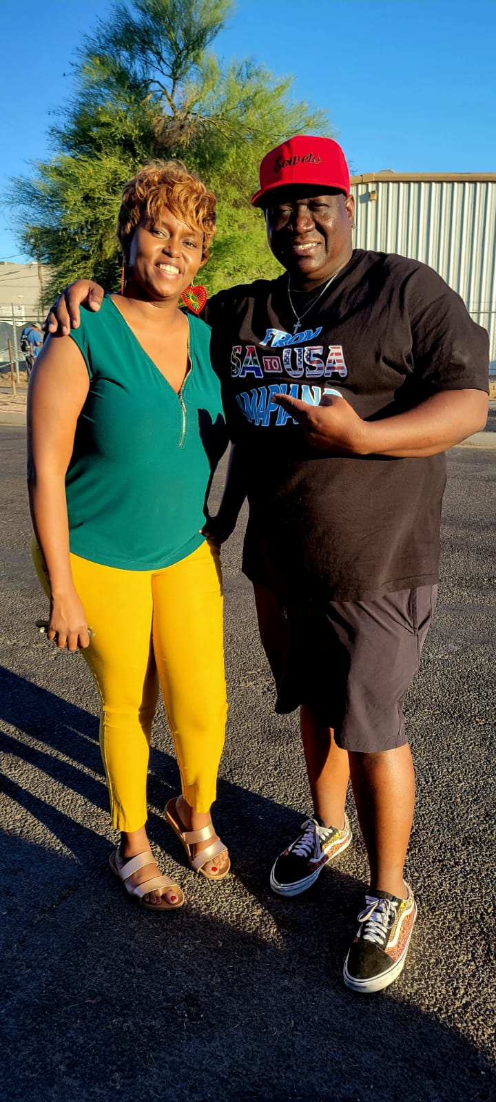 Kenyan Artist cancels Red-carpet Gala to Feed the Homeless in Arizona, US.
