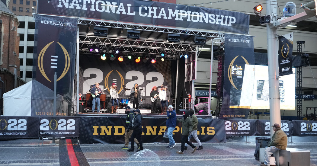 Playoff Fans in the Cold as College Football Plots Its Future