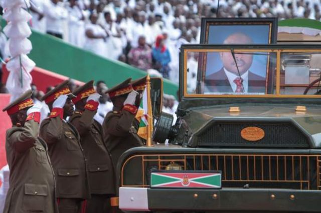 Ikiziga c'umuhizi Nkurunziza gihabwa icubahiro mu kibuga Ingoma