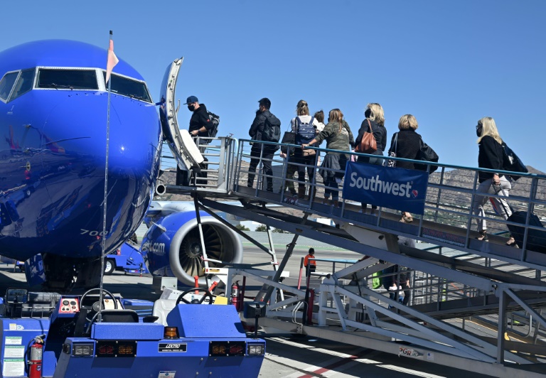 US woman pleads guilty to beating up flight attendant in mask dispute » Capital News