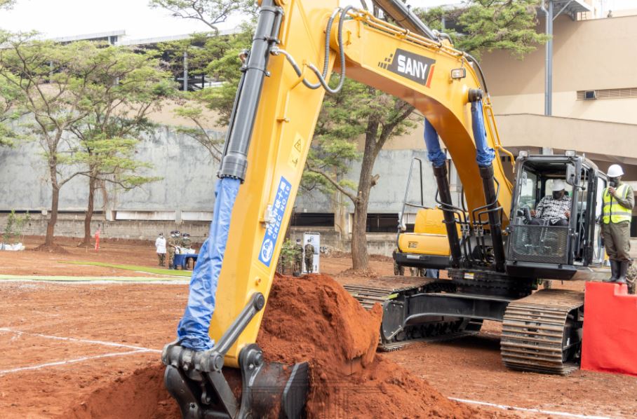 Uhuru Breaks Ground on KDF Housing Project in Roysambu (PHOTOS)