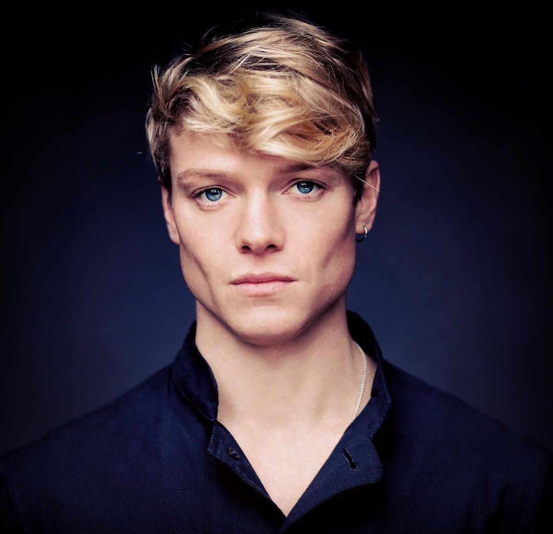 Tom Rhys Harries biography