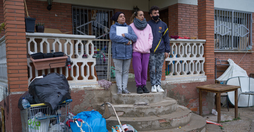 As Pandemic Evictions Rise, Spaniards Declare ‘War’ on Wall Street Landlords