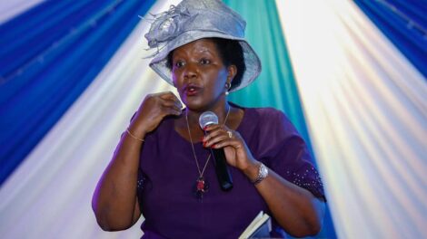 Kiambu politician caught on camera throwing cake to a crowd – Nairobi News