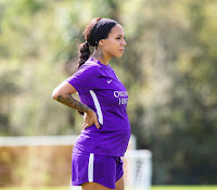 Famous US female footballer SYDNEY LEROUX returns to pre-season training 5 months pregnant (PHOTOs)
