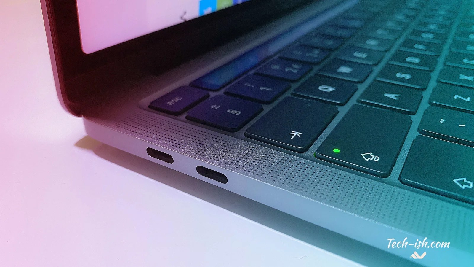 Apple should bring 5G support to the MacBook