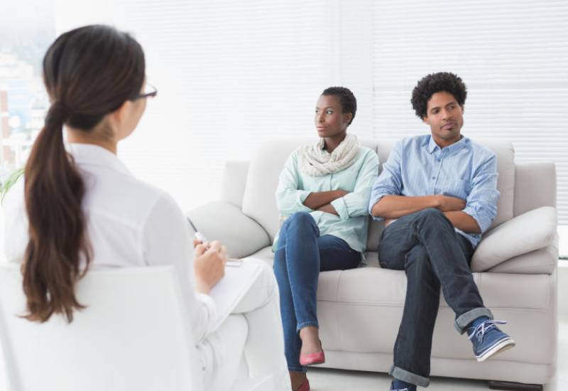 Should couples go for therapy together? Eve woman