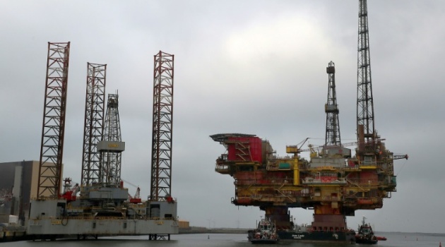 Oil nears USD100 as West prepares Russian sanctions