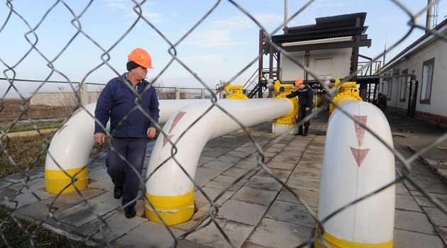 Oil prices climb amid Libya outages