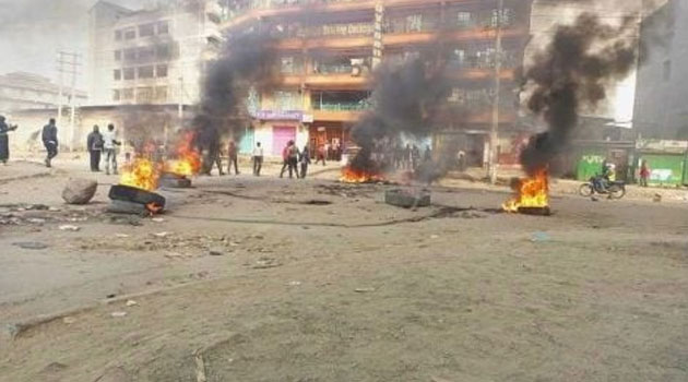 Violent protests erupt in Kayole as 38-year-old is killed by police enforcing curfew » Capital News
