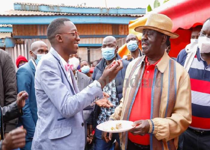 Raila delivers Sh10m gift to Kigumo hospital after student request