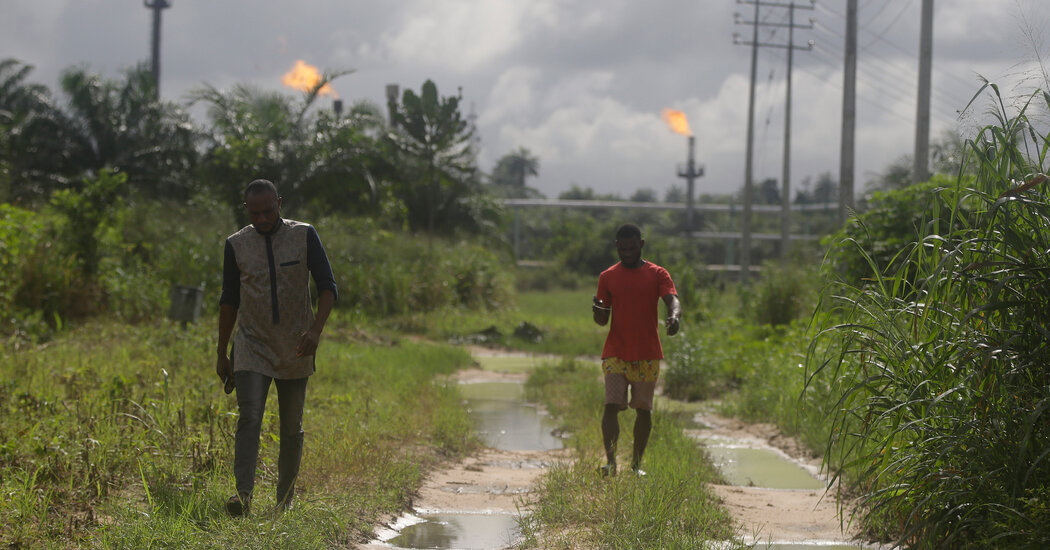 Oil Giants Sell Dirty Wells to Buyers With Looser Climate Goals, Study Finds