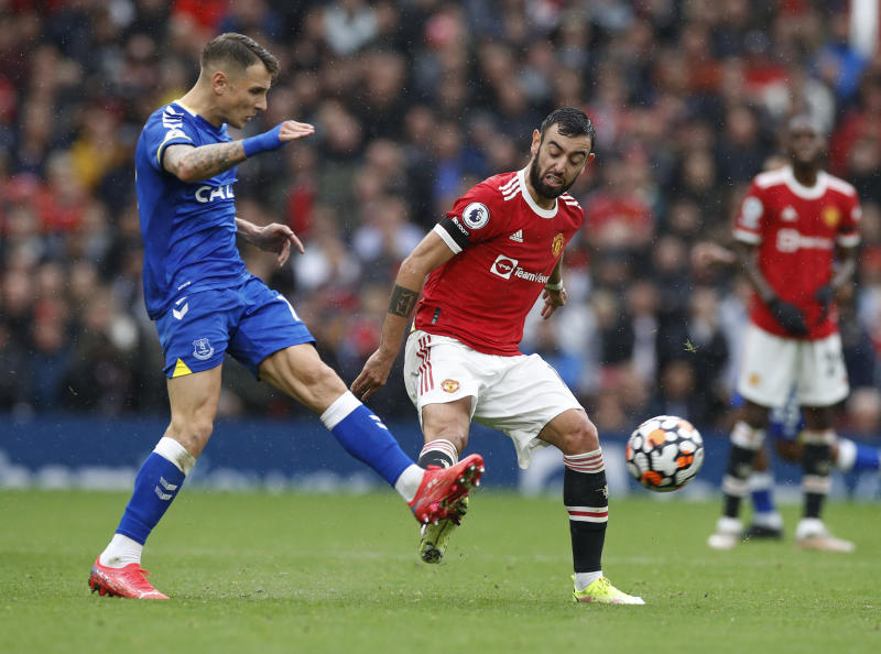 Man United's Fernandes to sign new five-year deal