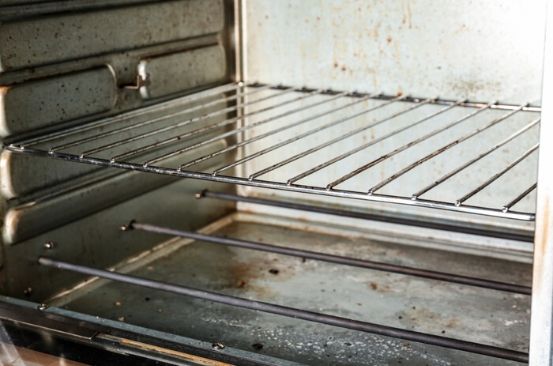 Mum shares 'life-saving' oven cleaning hack which requires no scrubbing at all