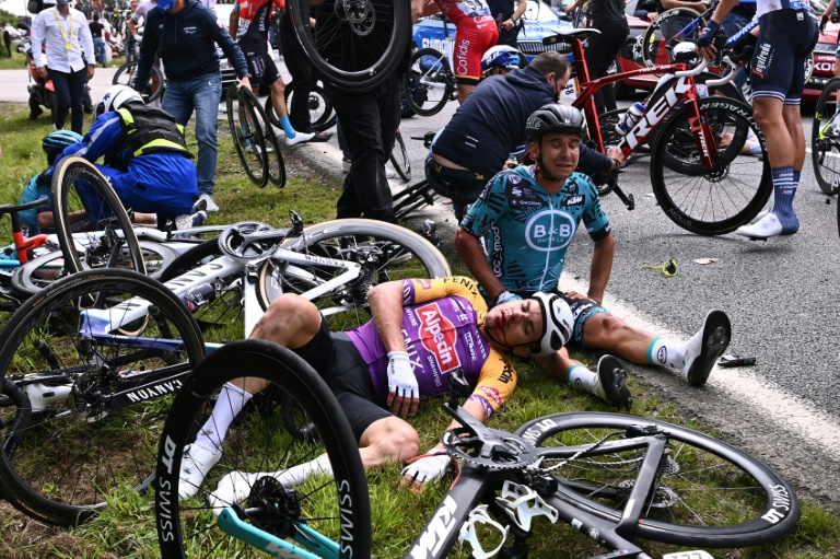 Spectator who caused Tour de France pileup ashamed of 'stupidity': prosecutor