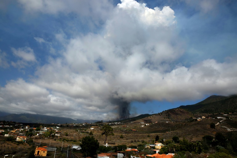 Volcano erupts on Spain's Canary Islands » Capital News