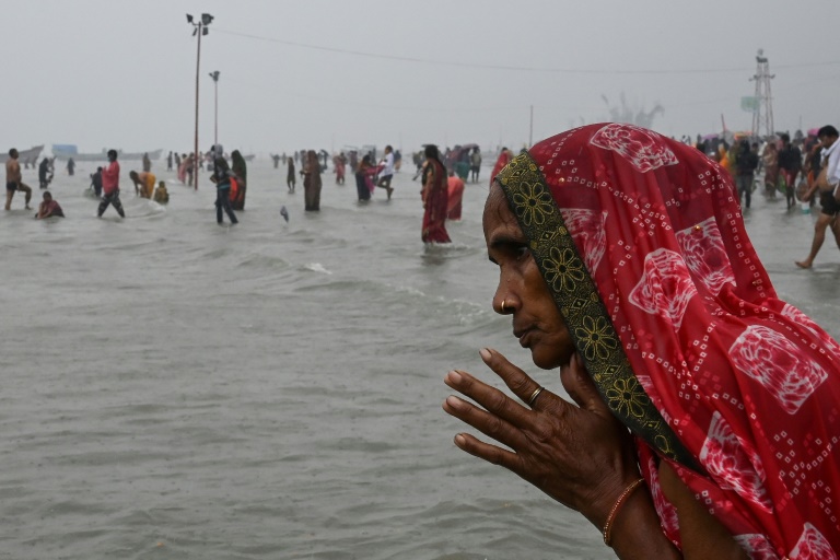 Drones spray holy water at India Hindu festival as huge crowds defy Covid rules » Capital News