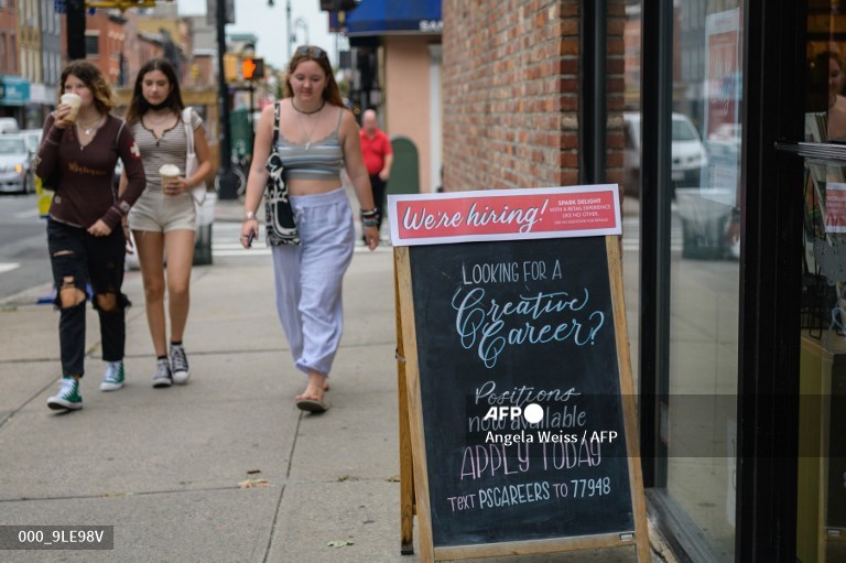 US jobless claims drop for fifth straight week