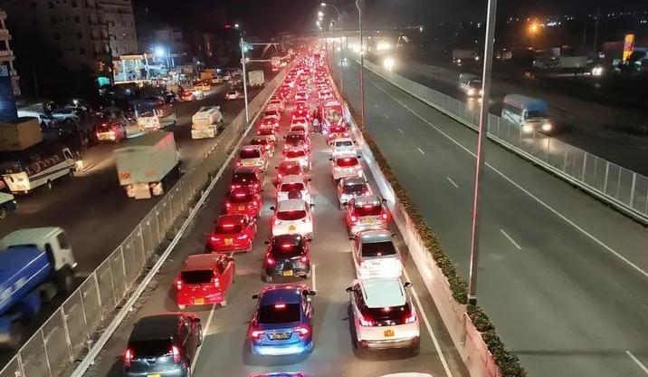 Kenyans claiming they're too broke to pay toll fees behind Expressway jams