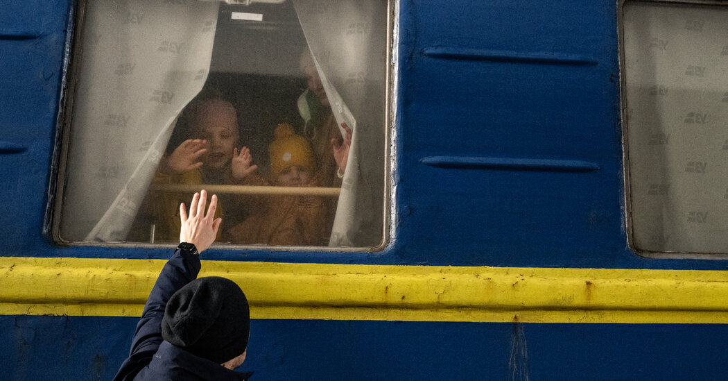 On the Exodus West, Ukrainians Flee Hardship for an Uncertain Future