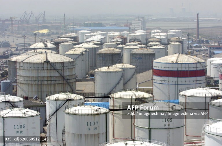 Stocks slump, oil hits 2014 highs on Ukraine conflict fears