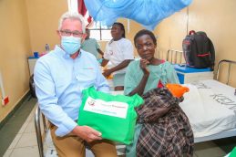 MPESA Foundation Mr. Les Baillie(left)Chief Executive Officer gifts Ann Achieng(right) new mum with a M-Pesa Foundation Hamper. Each pack contains crucial items such as sanitary towels, shawls, diapers, pyjamas, soap and a basin, this was during the groundbreaking of the Maternity Unit to Ndhiwa Sub County Hospital through the Uzazi Salama Project. The event was held at Ndhiwa Sub County Hospital Homabay County - Bizna Kenya