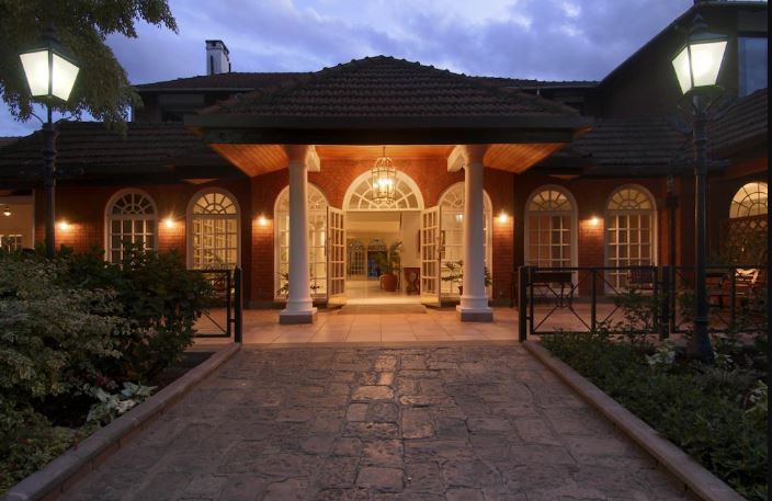 Fairmont hotels closes businesses indefinitely over COVID-19 pandemic