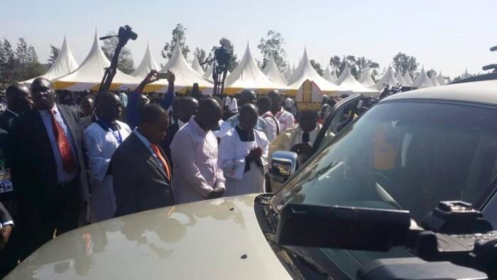 Ruto Addresses Congregants in Fluent Luo
