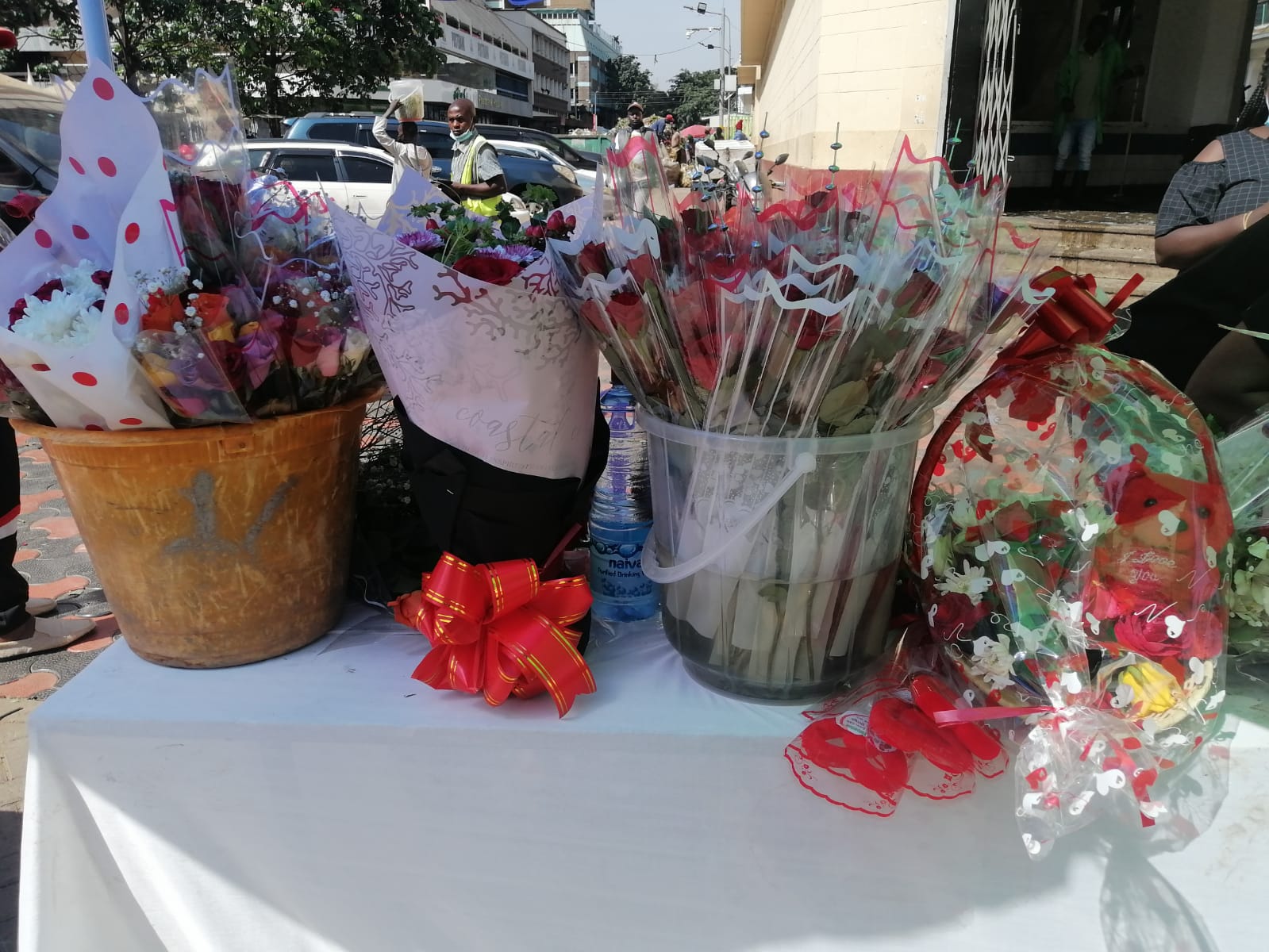 Flower vendors decry low business on Valentines day